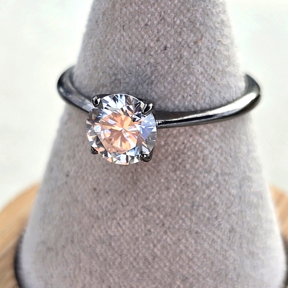 925 Sterling Silver Ring Sz 7 with Moissanite Gemstone 6mm - Picture 9 of 10